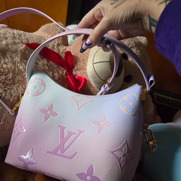 Pristine Louis Vuitton marshmallow sunrise in the city - Picture 3 of 11